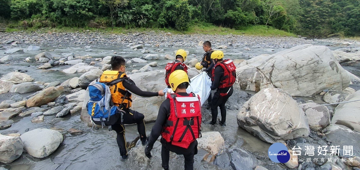 消防義消山青民眾空勤總隊陸空合作尋獲失蹤者。（南投消防局提供）