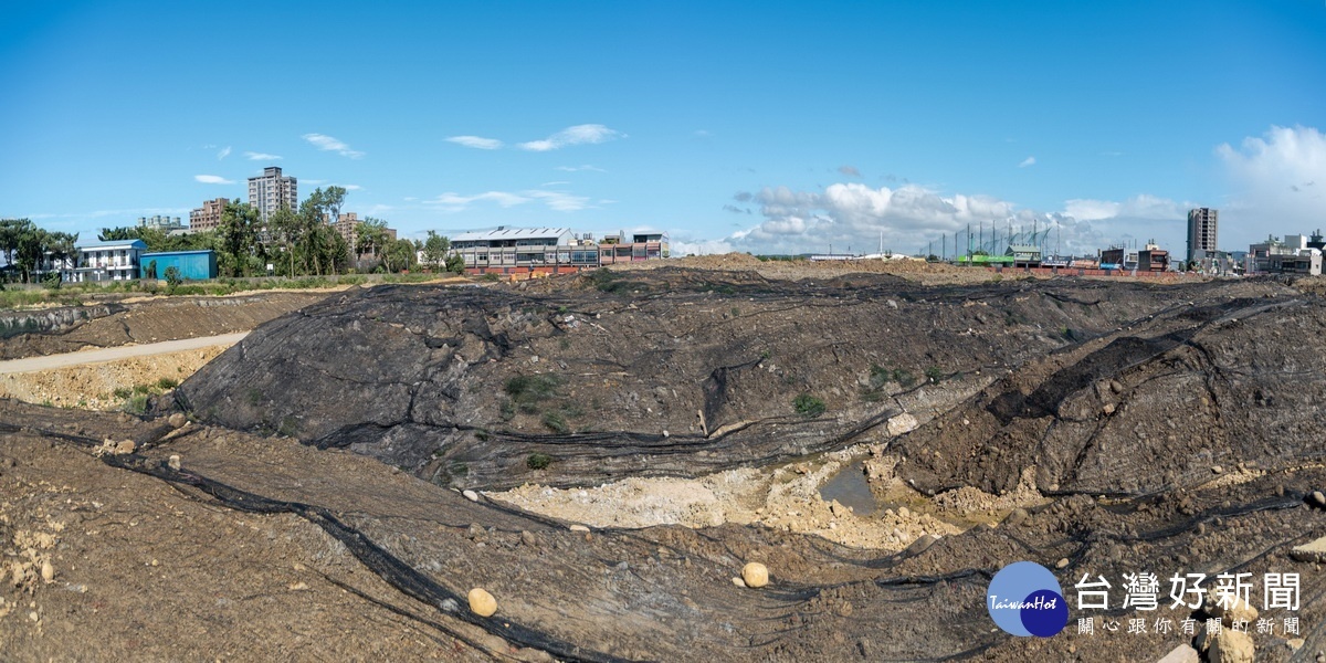 桃園市政府斥資13億元將大湳水上樂園改建為大湳滯洪池，目前施工現況 。