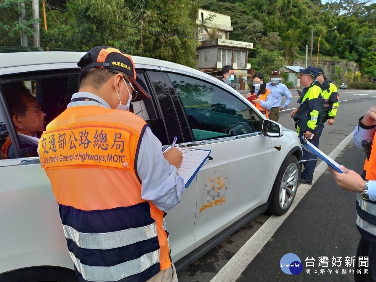 桃園市組聯合稽查小組，擴大稽查違規營業車輛