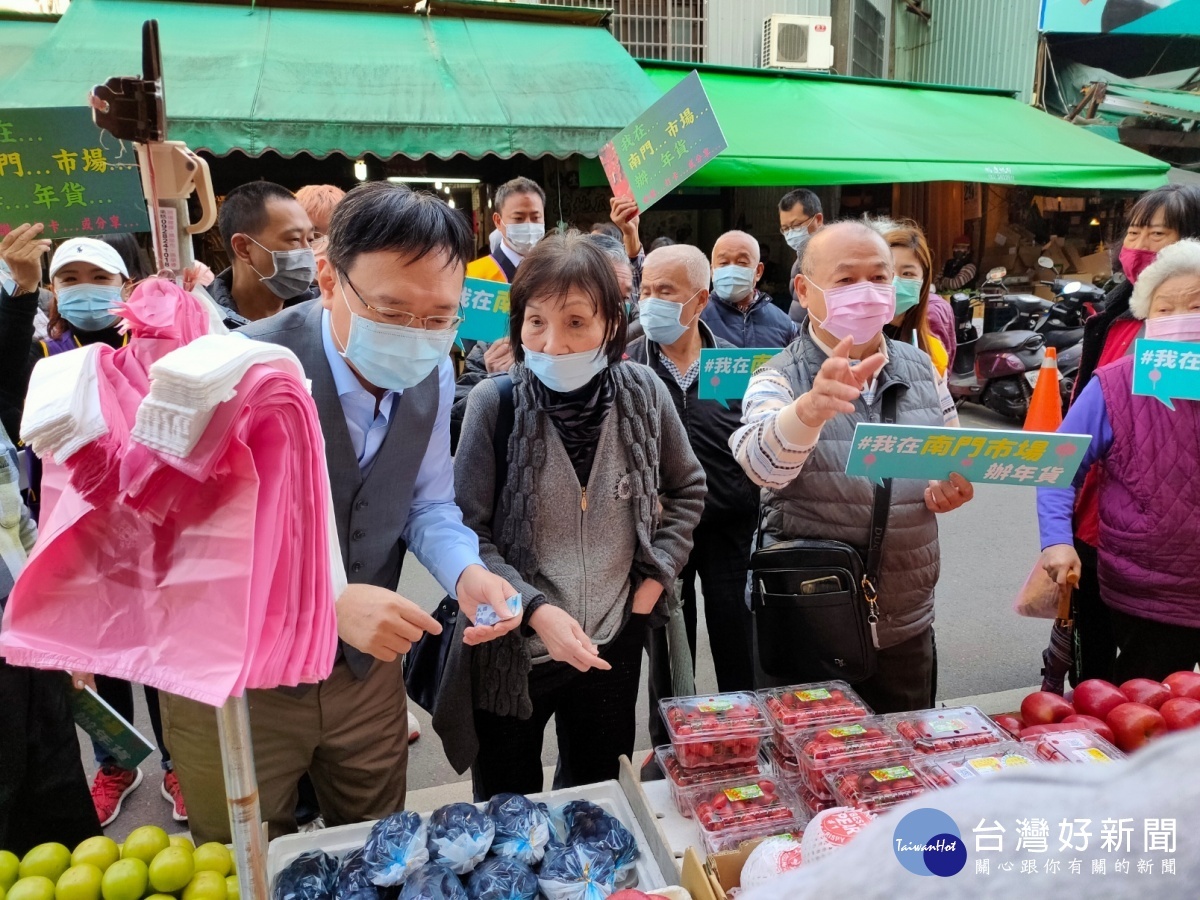 我在南門市場辦年貨打卡 桃園人挺攤商攜手渡過難關