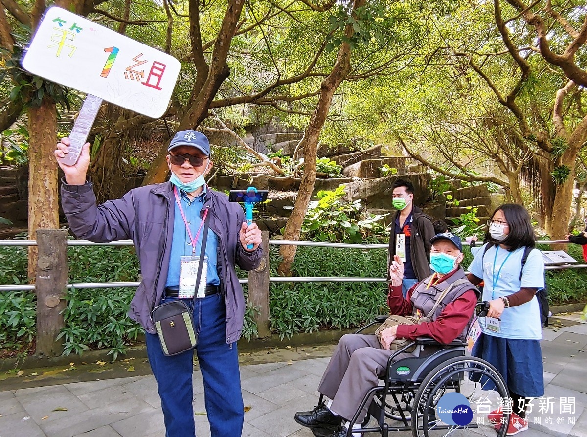 學生實踐志願服務精神　陪榮家長輩遊動物園 台灣好新聞 第2張