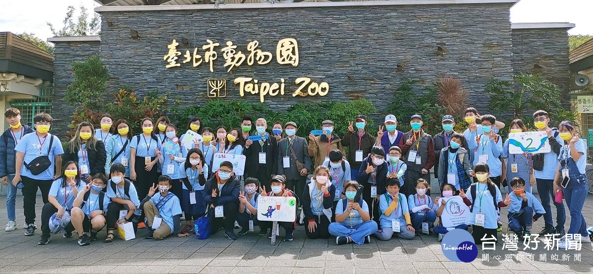 學生實踐志願服務精神　陪榮家長輩遊動物園 台灣好新聞 第3張