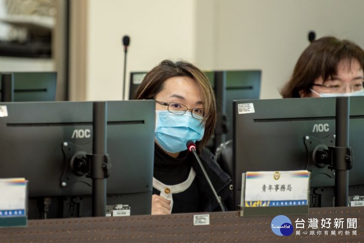 青年局長顏蔚慈說明青年體驗學習園區營運狀況