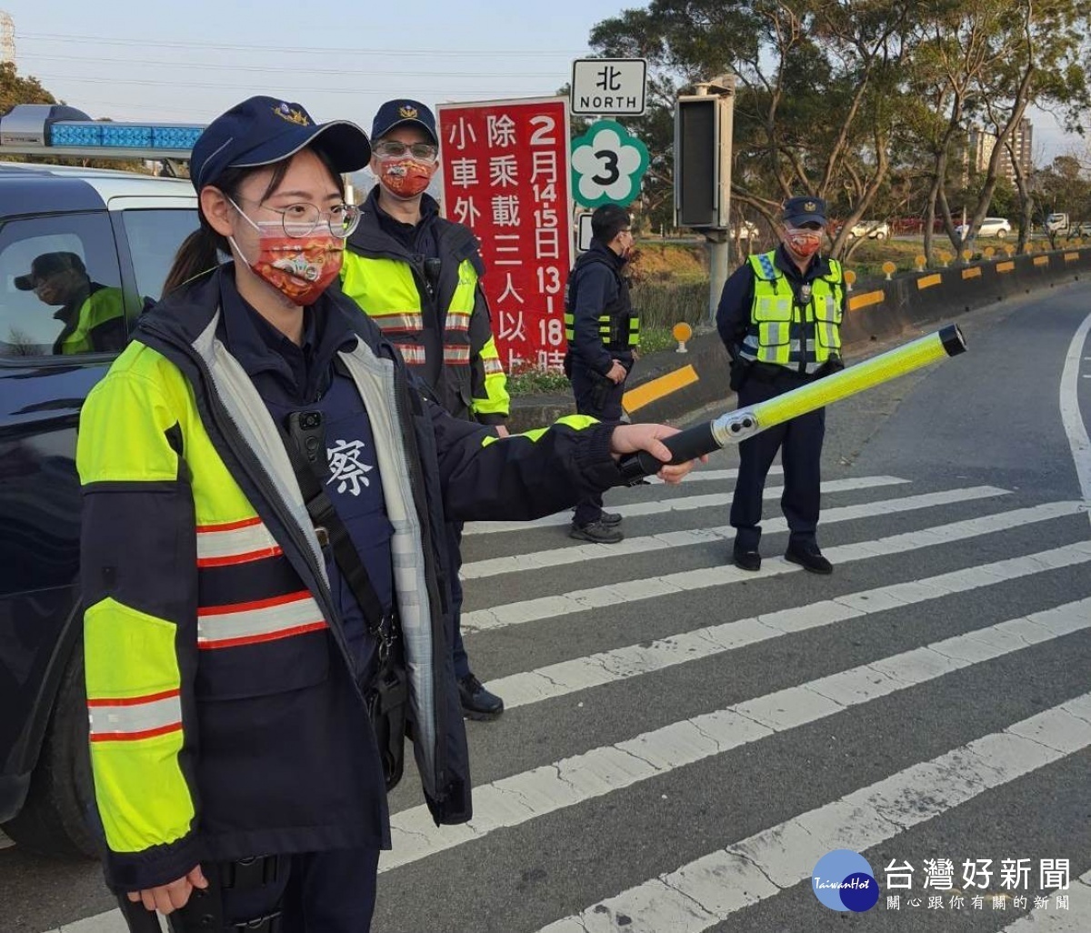 大溪警戴客製化口罩，宣導高乘載措施