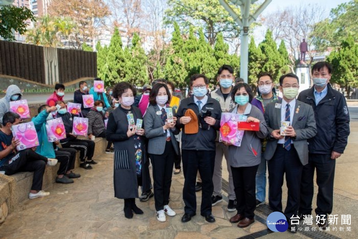 市長與國際獅子會300G2區創區總監黃簡美桂、總監魏淑蓮等貴賓合影