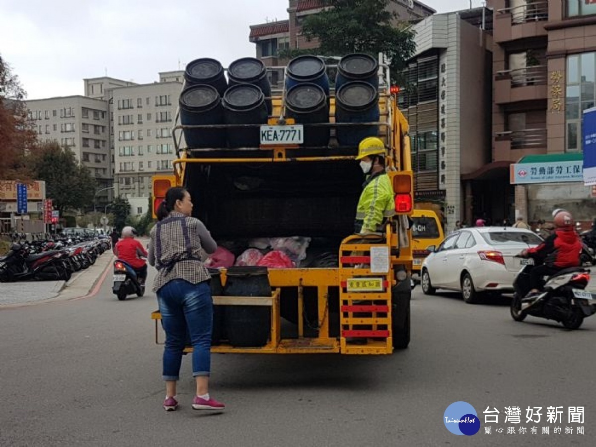 讓市民安心過好年，桃環局加班清運大型傢俱與家戶垃圾