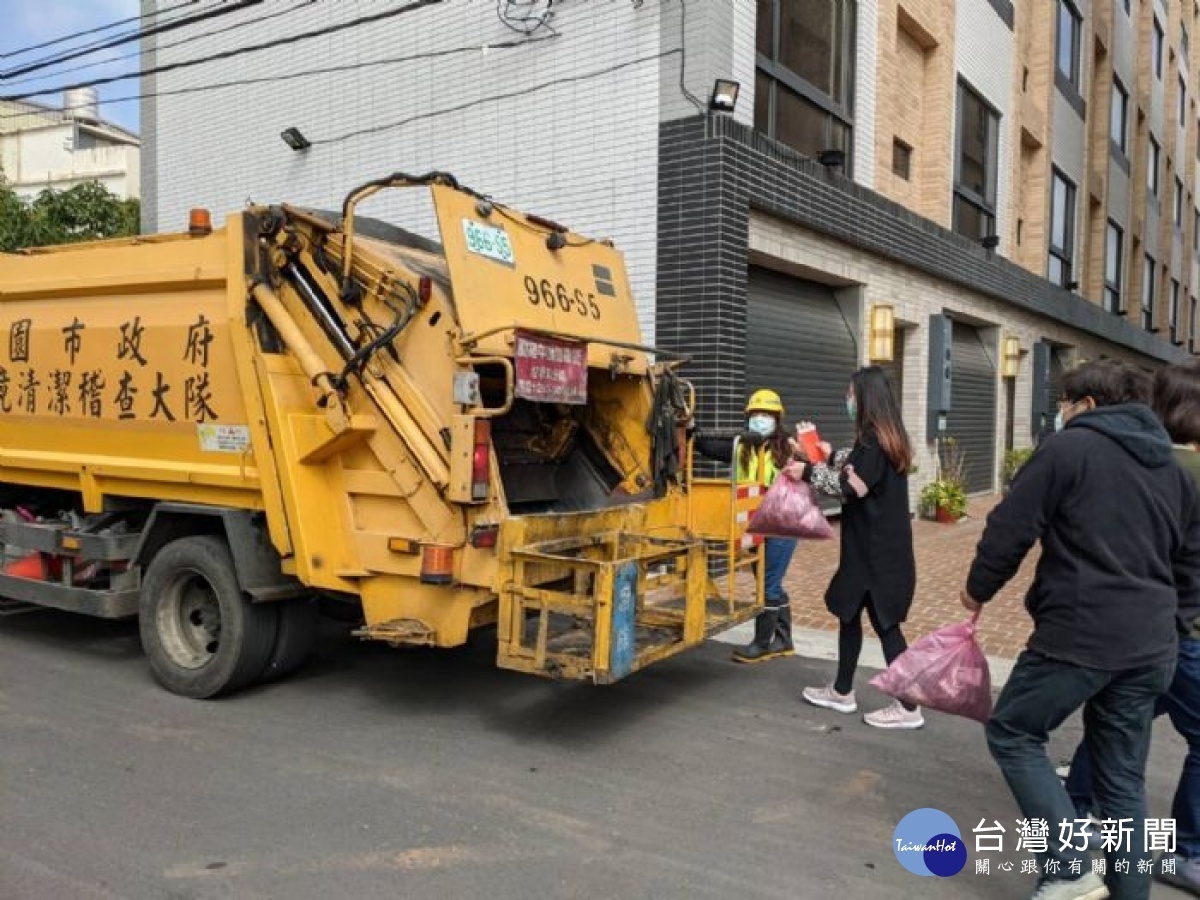 環境清潔稽查大隊表示，鄉親們的暖暖心意，全數捐給桃園市政府社會救助金專戶