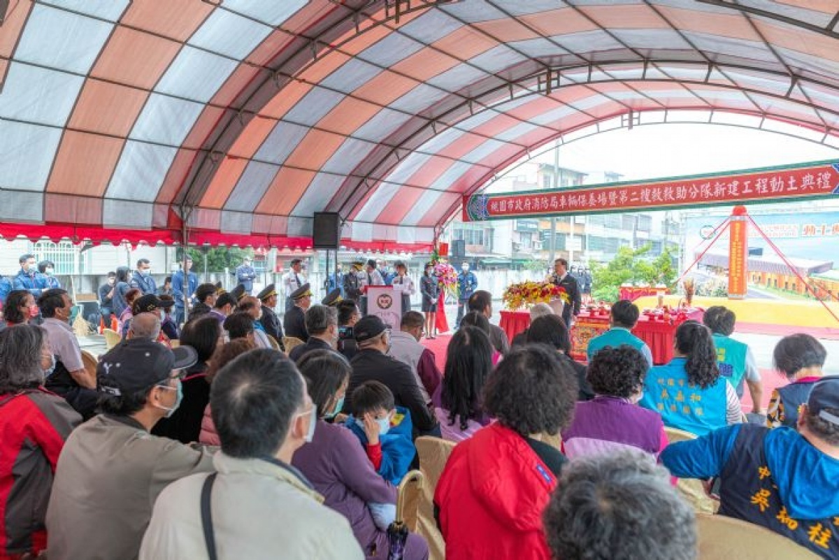 鄭市長致詞希望提供消防同仁擁有更好的消防環境，提升消防能力保護市民的安全