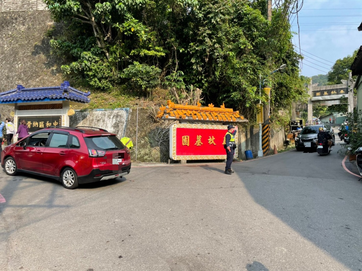 清明連假　中和分局加強管制疏導掃墓車流 台灣好新聞 第1張