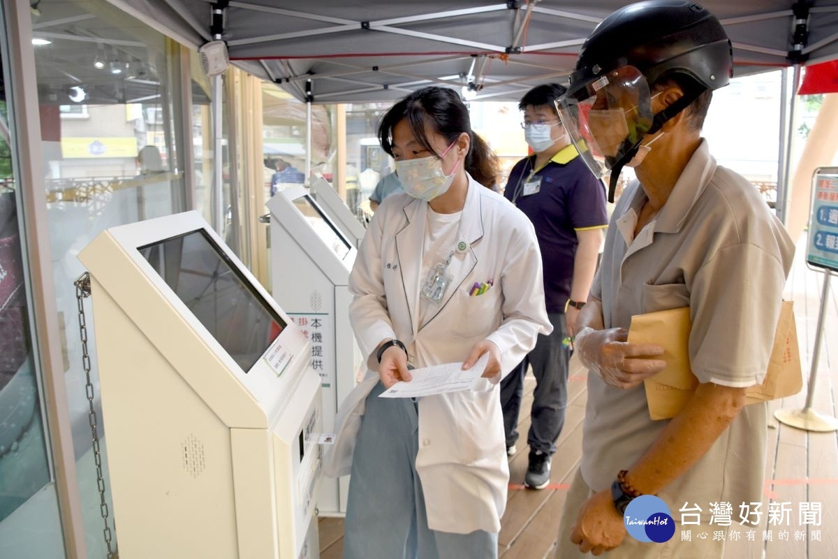 民眾可利用來電預約、線上預約、現場預約等多元方式，進行慢箋領藥預約。