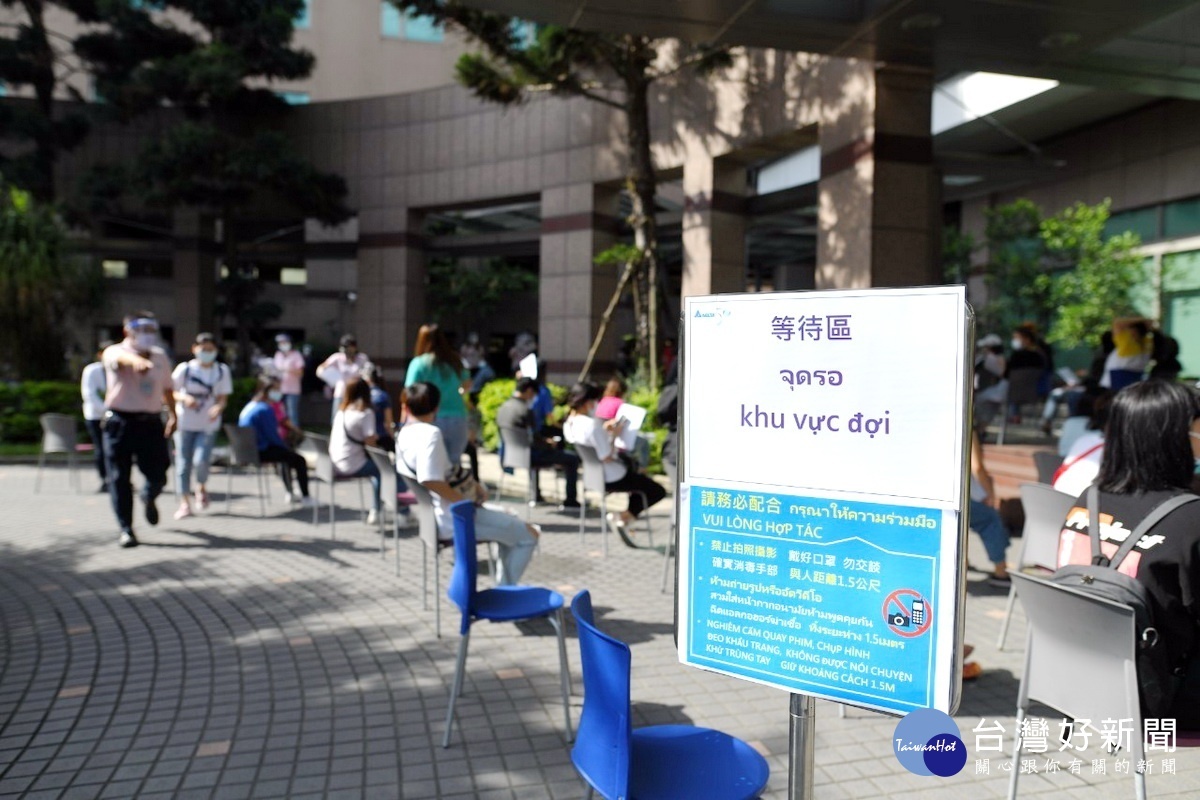 建立移工防線固安計畫啟動，桃園市長鄭文燦視察台達電快篩作業。