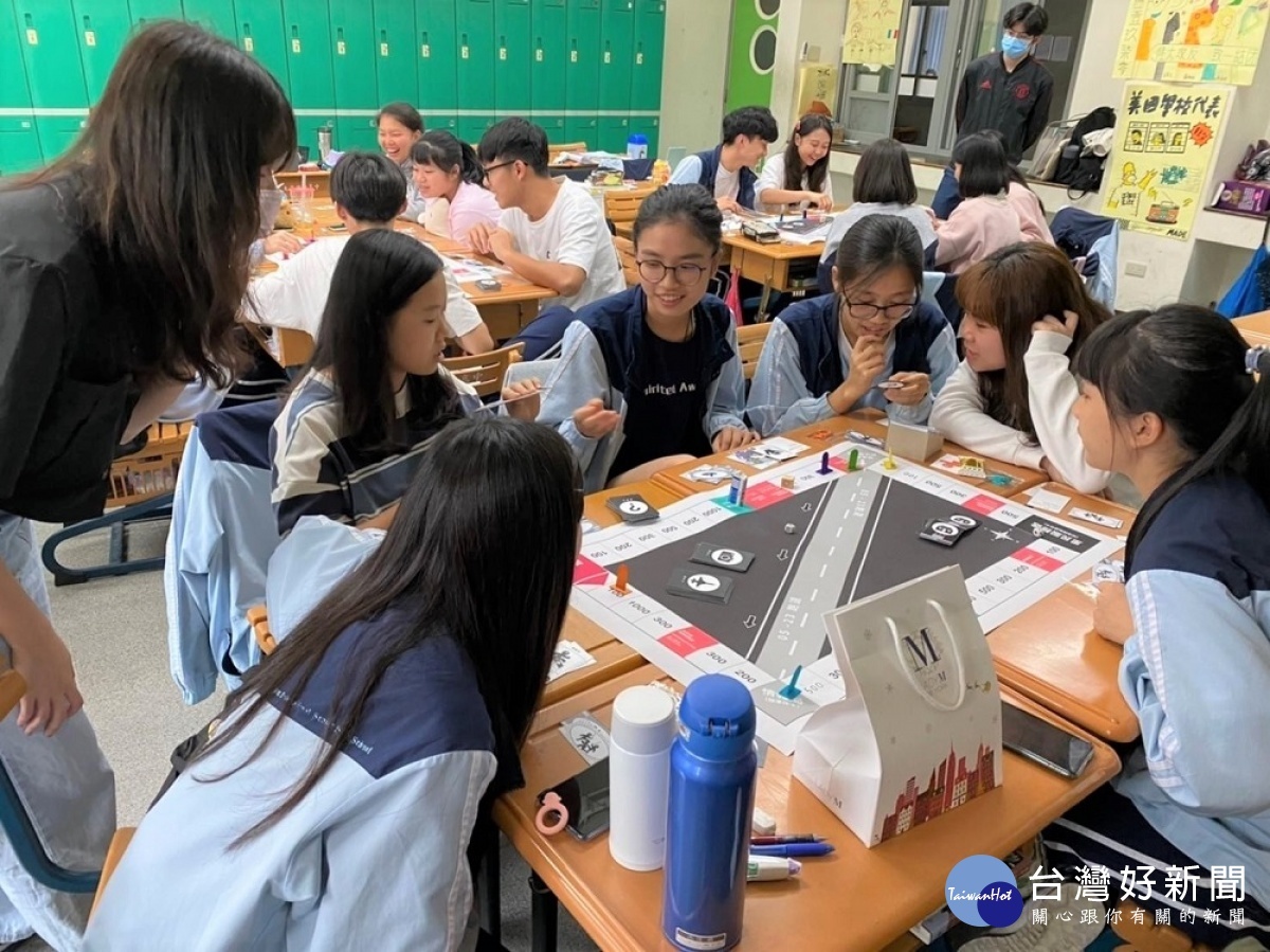 中原大學與桃園大園高中合作，讓學生透過學習型桌遊教材認識歷史