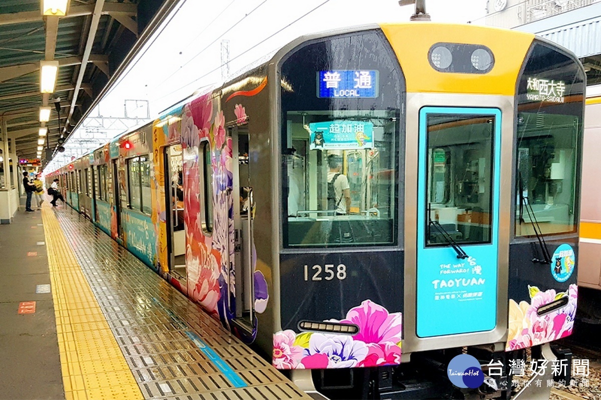 非常受到日本人喜愛的阪神電鐵之桃園捷運號彩繪列車。