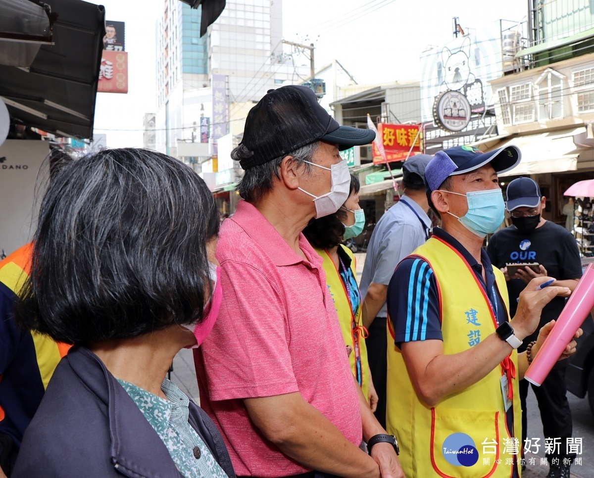 嘉義市政府建設處今(7)日偕同衛生局、各夜市自治會代表現場實勘／陳致愷翻攝