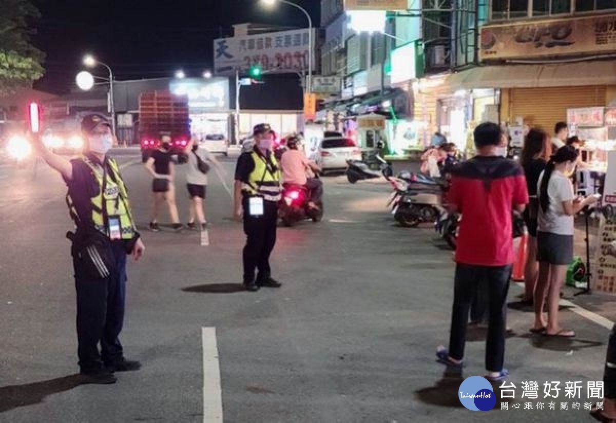 北港夜市微解封　警協助交整維安 台灣好新聞 第2張