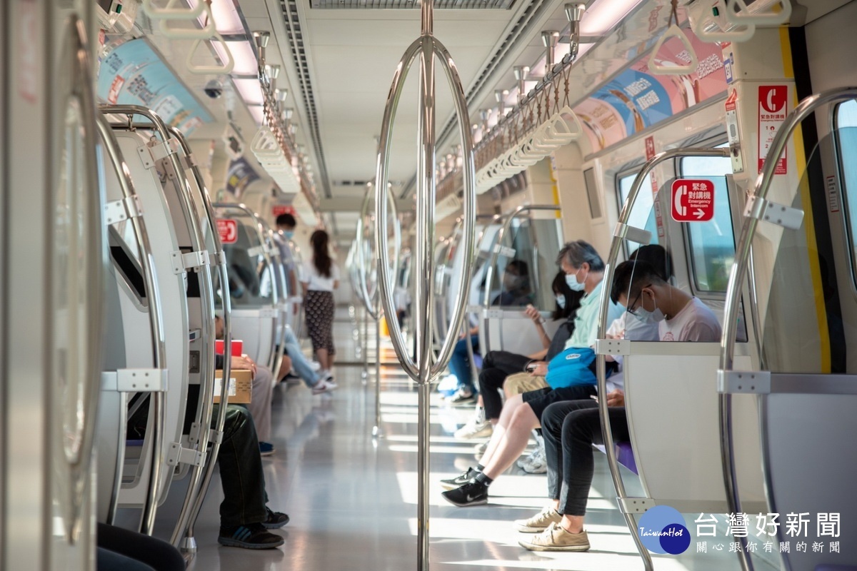 疫情趨緩桃園機場捷運運量復甦，將於8/16起恢復直達車離峰時段30分鐘班距。