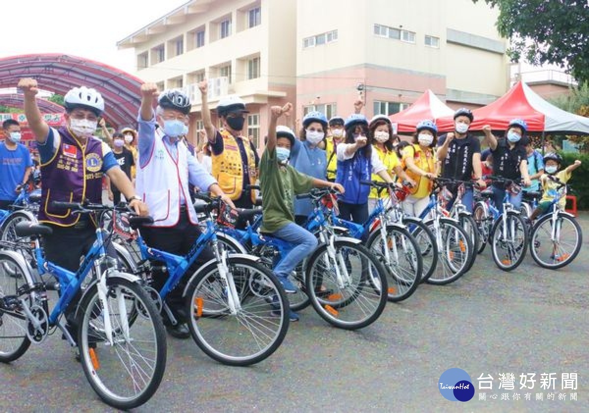 戴竹有愛贈單車　家扶童歡喜迎開學 台灣好新聞 第3張