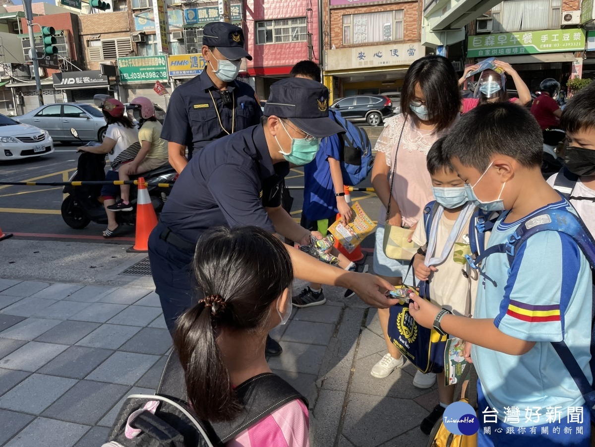 平鎮警分局特別規劃執行「護童專案」勤務，加強校園周邊的交通疏導