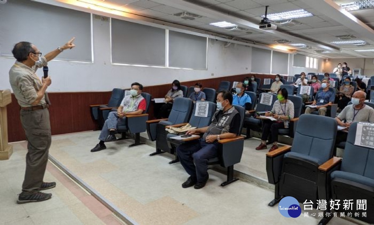 臺北市立大學地球環境暨生物資源學系許民陽榮譽教授傳授藻礁專業知識