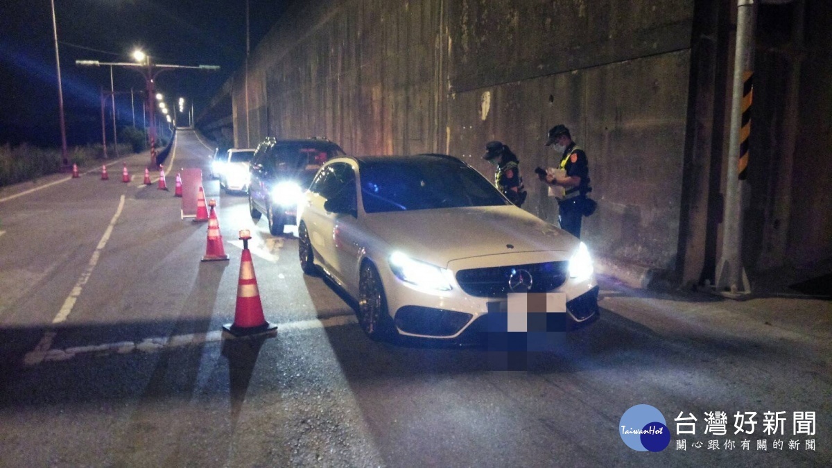 改裝車噪音深夜擾民，大園警結合環保局聯合稽查