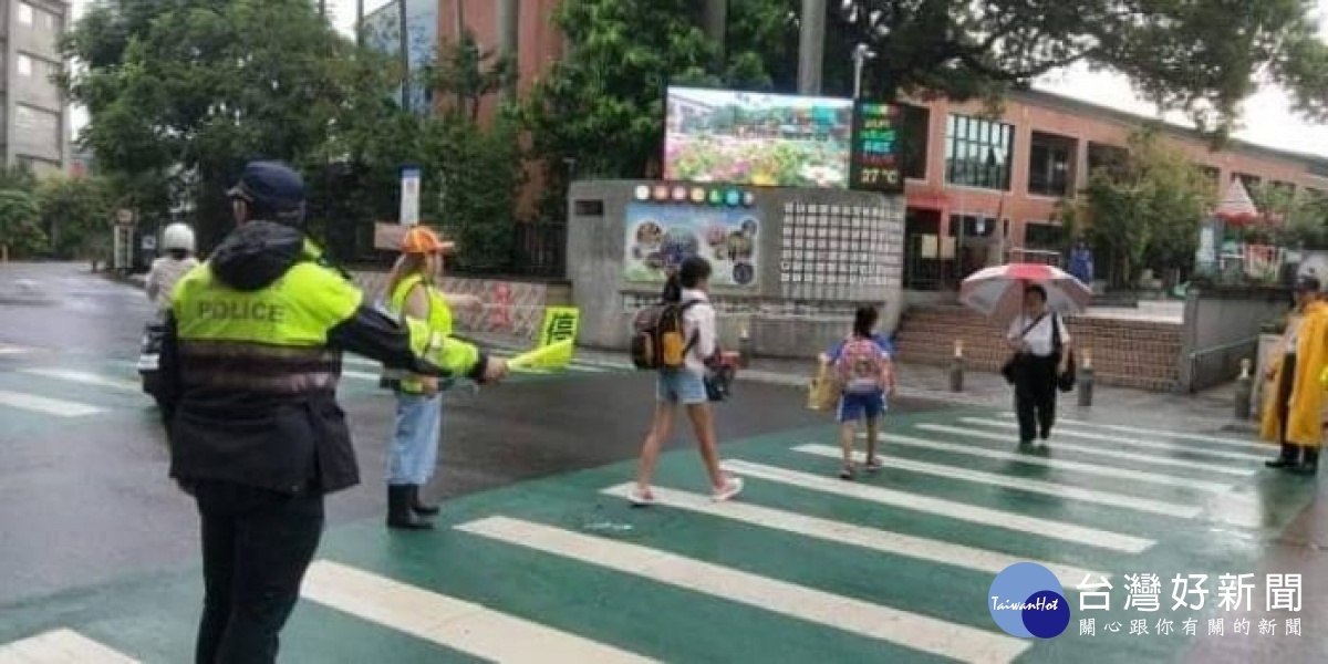 桃市警局整合傳統執法手段，結合科技設備，擴大取締量能，以翻轉道路亂象。