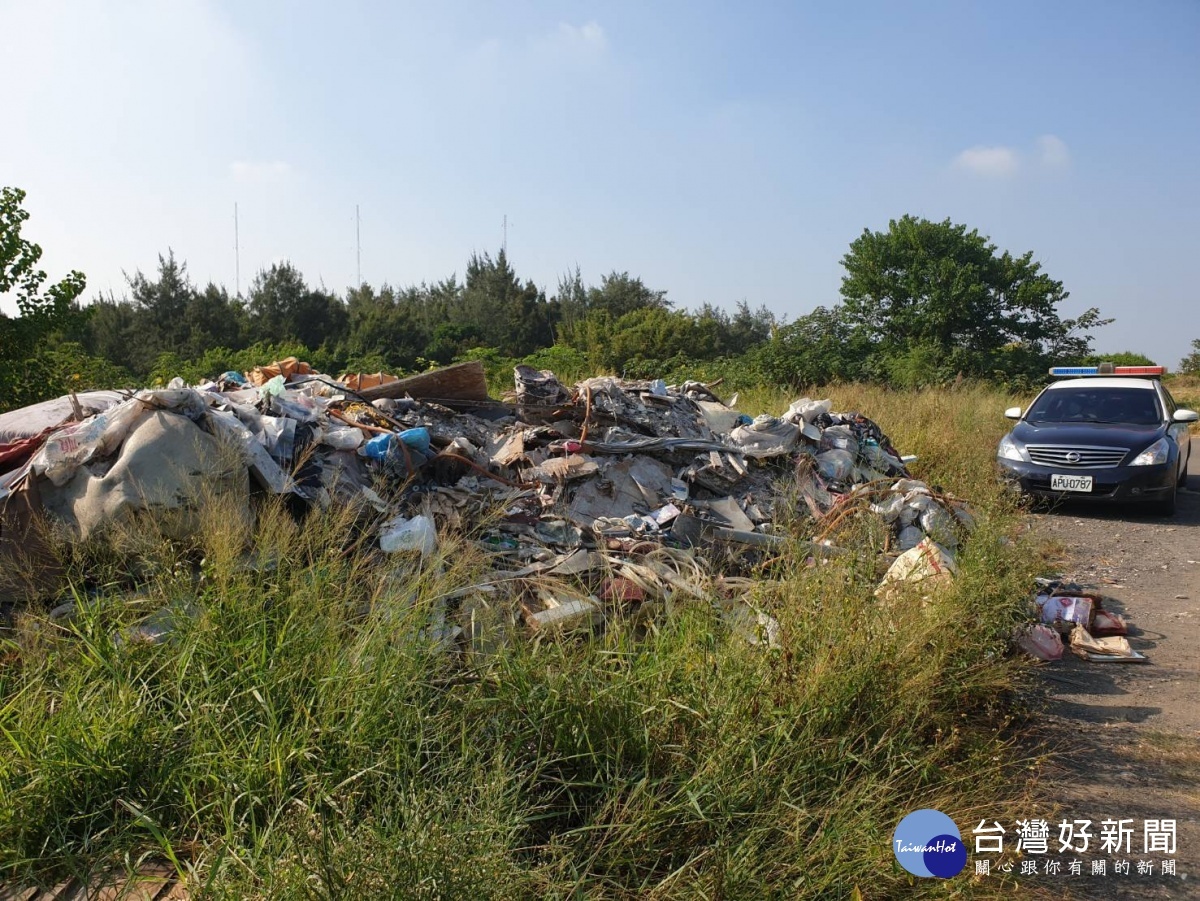 祖墳旁遭傾倒廢棄物，大園警調電眼緝嫌